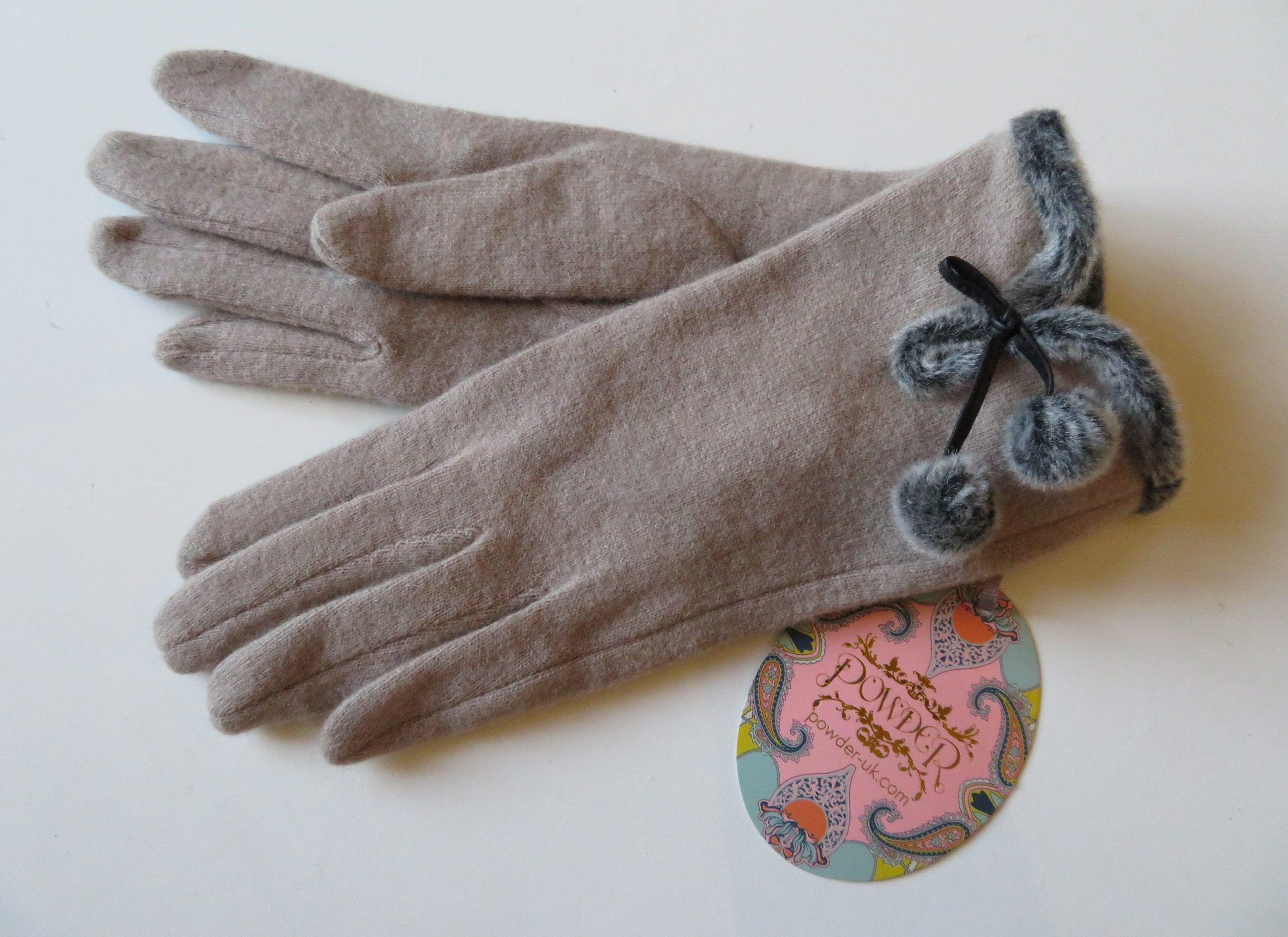 powder wool gloves